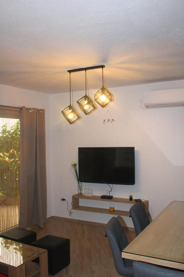 Apartmani Petra Primošten Buitenkant foto