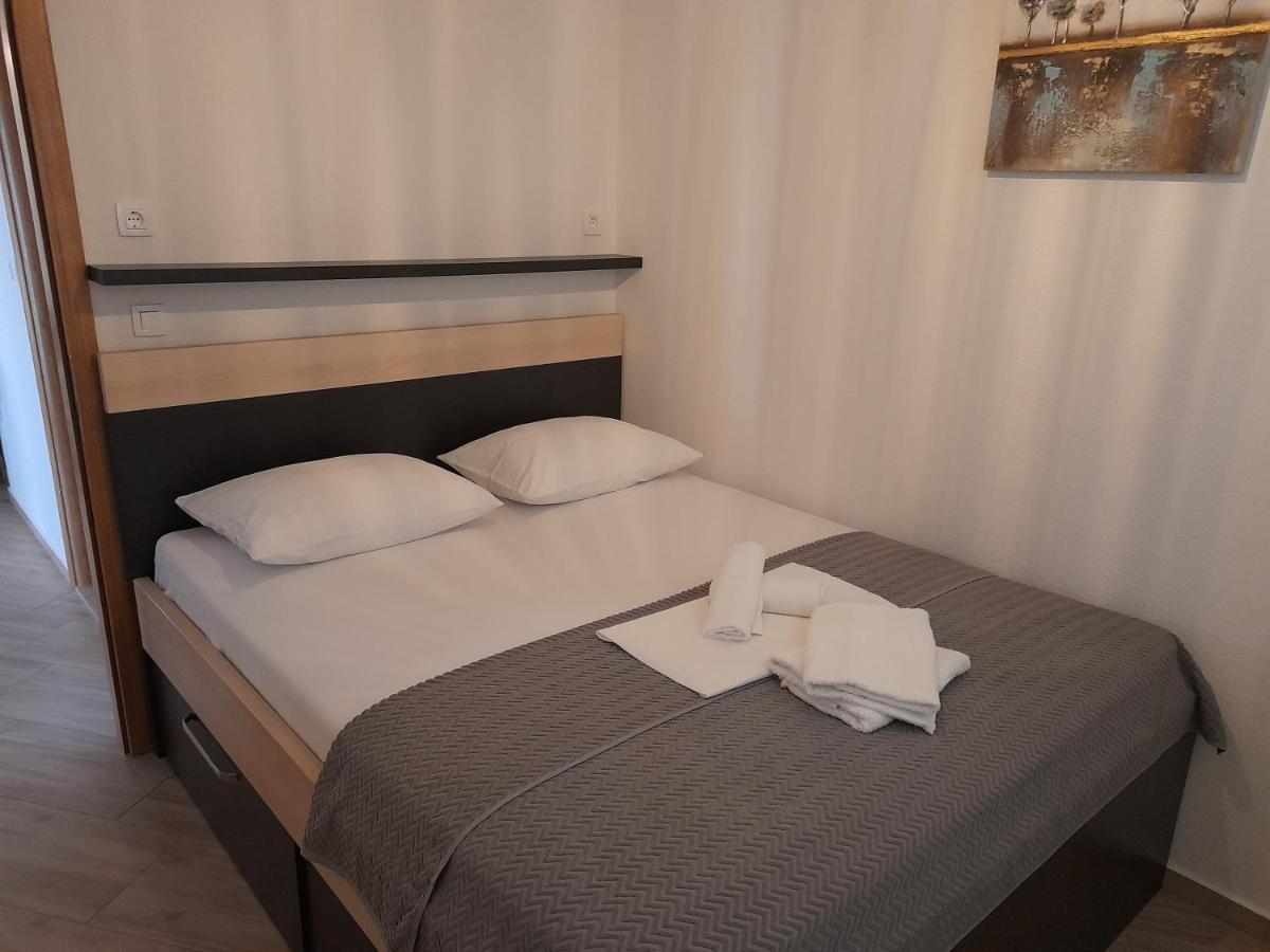 Apartmani Petra Primošten Buitenkant foto