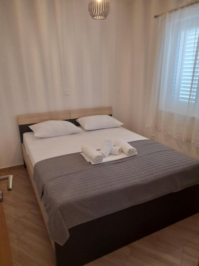 Apartmani Petra Primošten Buitenkant foto